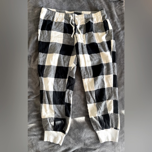 Large Old Navy Black and White Buffalo Plaid Jogger Pajama Pant - Picture 1 of 2